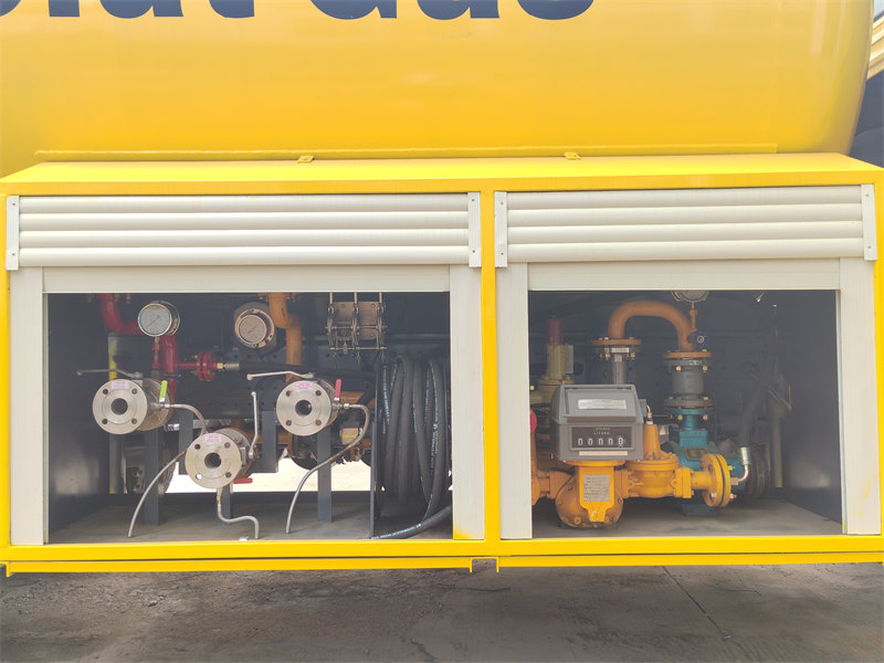 HOWO 20000L LPG refueling truck for sale