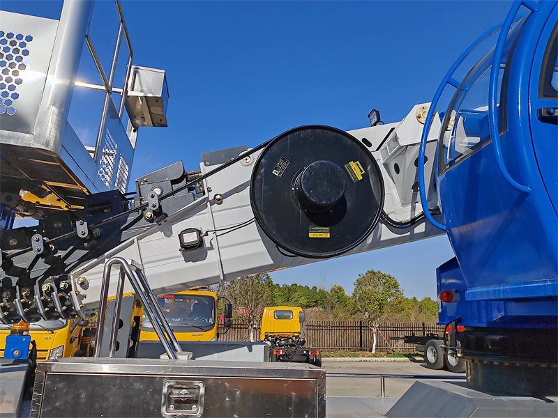 Howo 4x2 18m aerial platform truck