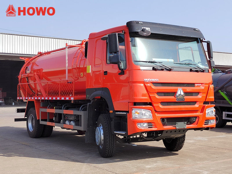 Camion HOWO 4x2 300 CP cu aspirație de ape uzate