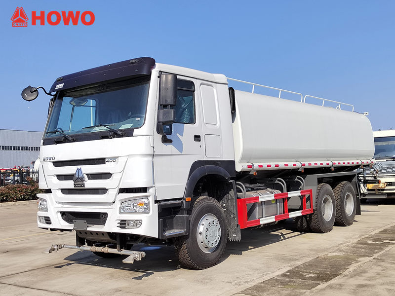 Camion HOWO 6x4 15cbm cu stropitoare stradale