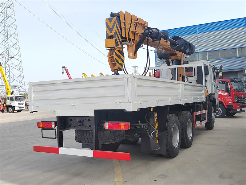 HOWO 6×6 boom crane truck with drilling bit