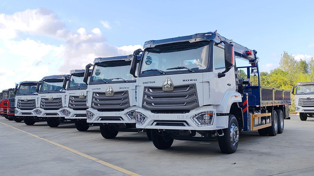 5 unități de macarale montate pe camion HOWO livrate în Angola