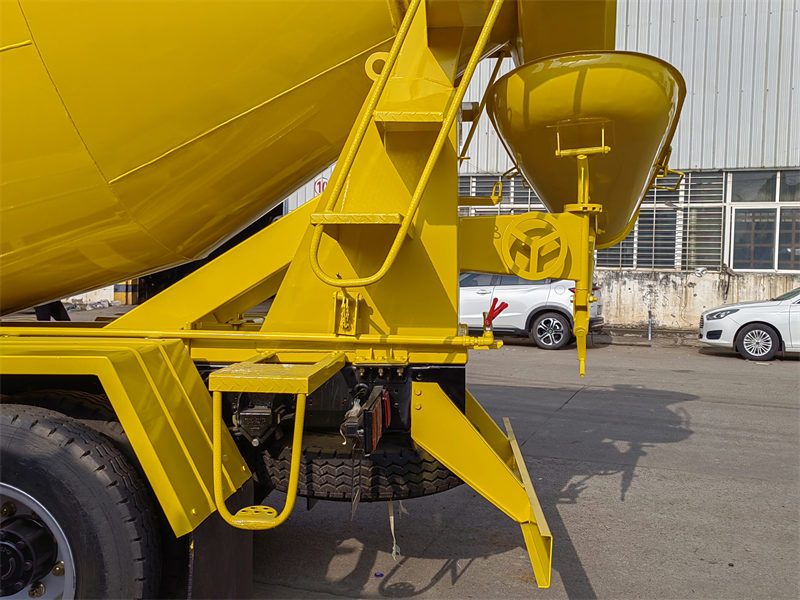3 Cubic Light Cement Mixer HOWO truck