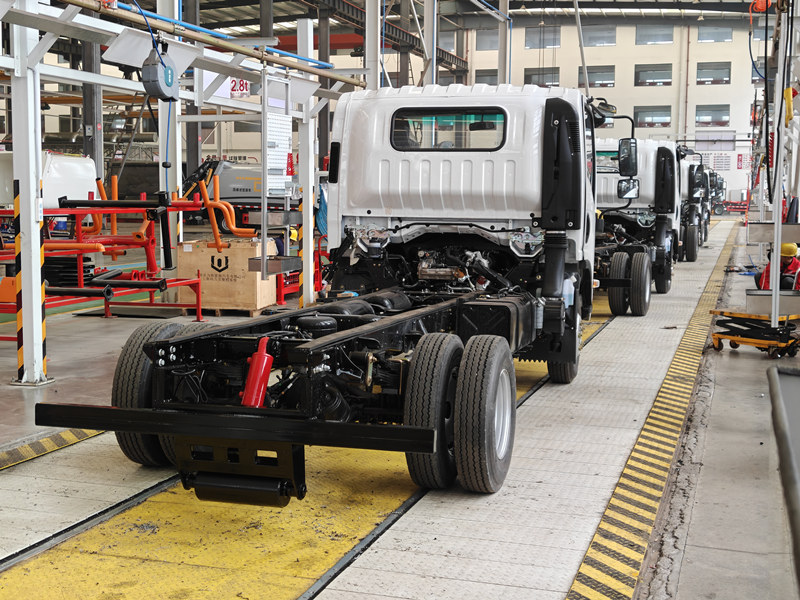 #hook lift truck factory