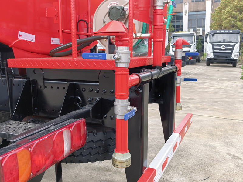 Rear Platform Side Spray: