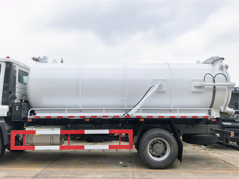 HOWO sewage suction truck for sale
