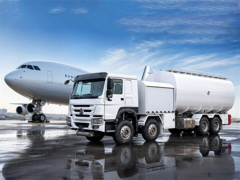Sinotruk HOWO 8x4 aircraft refueling truck