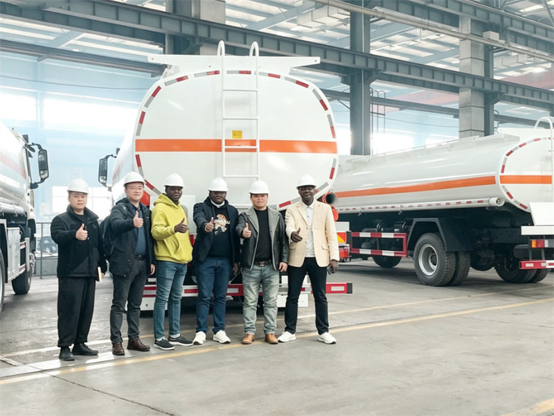 HOWO heavy 22000L fuel tank truck HOWO heavy 22000L fuel tank truck