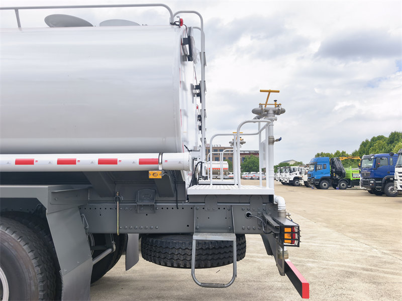 HOWO TX 20000L water tank truck