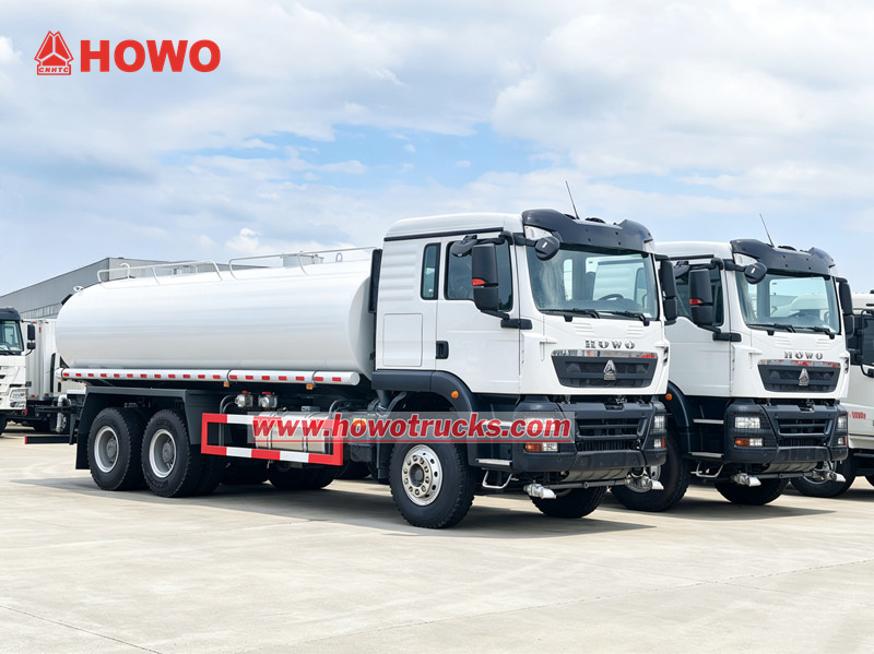 Camionul HOWO TX greu de 20000L cu pulverizare de apă este exportat în Djibouti