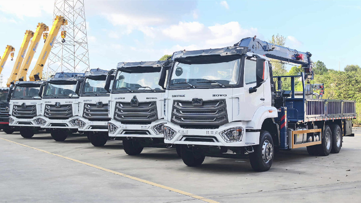 5 unități de macarale montate pe camion HOWO livrate în Angola